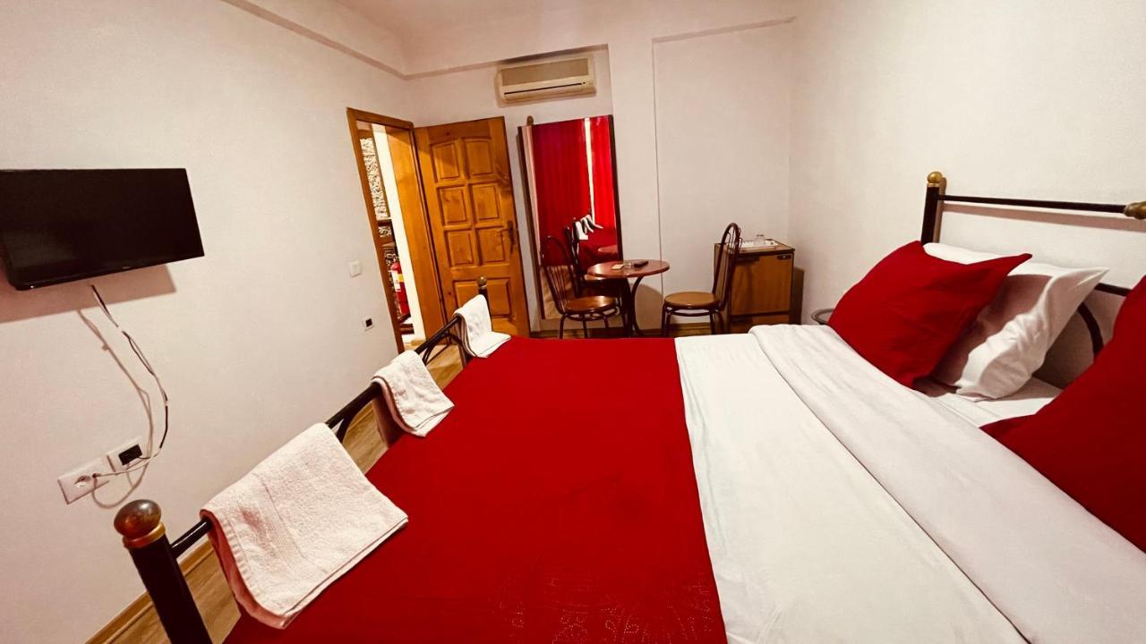 Hotel Drinos Tirana Exteriör bild
